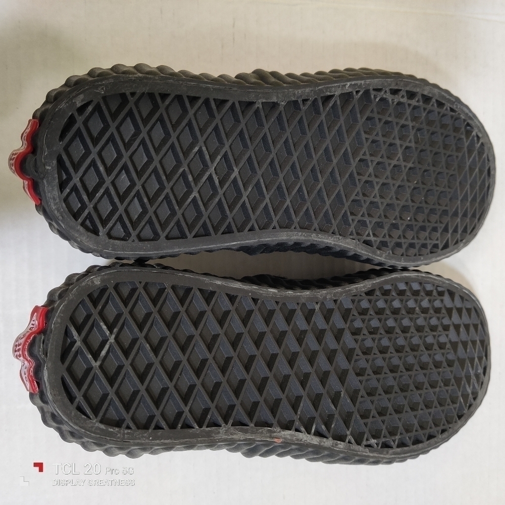 Vans Off The Wall Unisex X Marvel Leather Slip-On Shoes Black Widow 5 6.5 - Picture 6 of 11